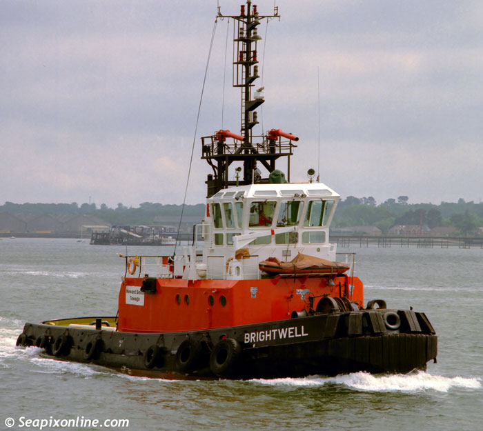 BRIGHTWELL (1986/256grt/IMO 8513754/Howard Smith Towage) seen inbound to her eastern docks berth at Southampton, England. She has since relocated to Felixstowe. 1999. Photo by SeapixOnline.com